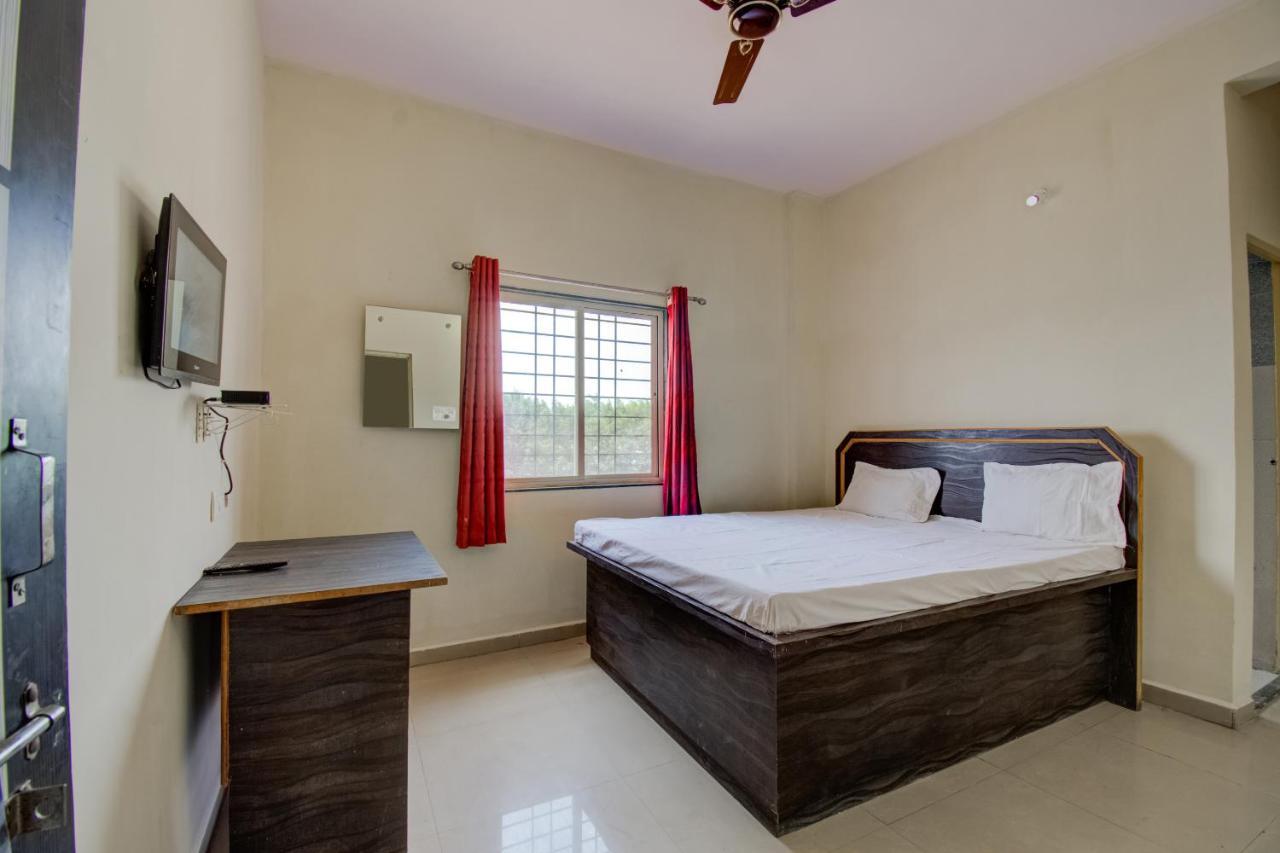 สปอต ออน 73478 ศรี ศรีนิวาส ลอดจ์ Hotel Kurmannapalem ภายนอก รูปภาพ