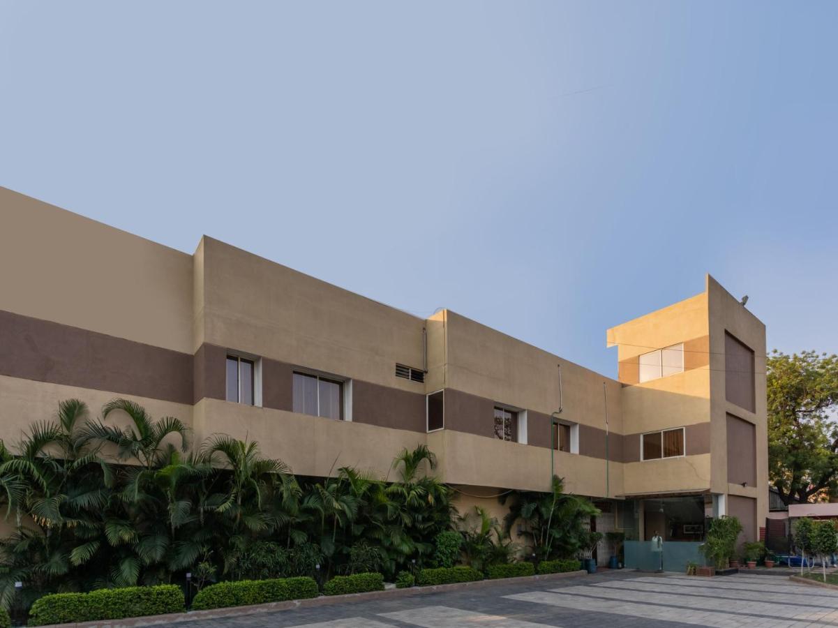 สปอต ออน 73478 ศรี ศรีนิวาส ลอดจ์ Hotel Kurmannapalem ภายนอก รูปภาพ
